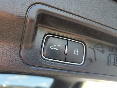 Used 2022 Ford Explorer XLT image 15