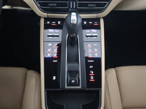 New 2025 Porsche Macan image 20