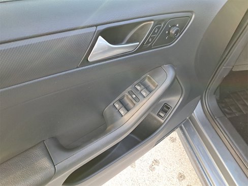 Used 2016 Volkswagen Jetta S image 16