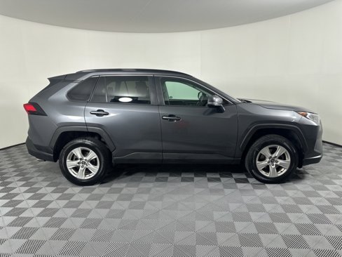 Used 2019 Toyota RAV4 XLE image 2
