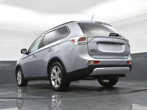 Used 2015 Mitsubishi Outlander SE image 63