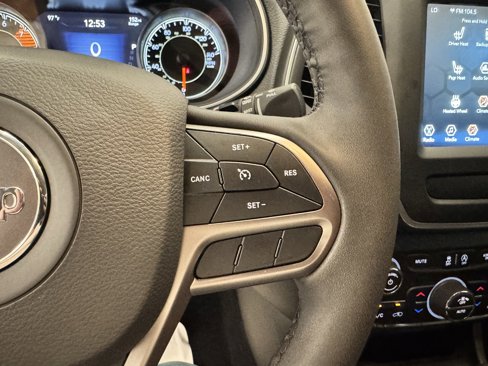 Used 2022 Jeep Cherokee Latitude Lux image 16