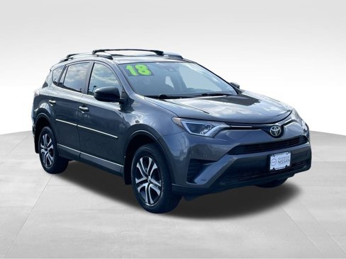 Used 2018 Toyota RAV4 LE image 3