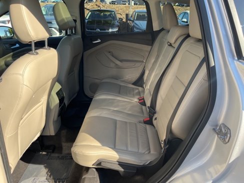 Used 2019 Ford Escape Titanium image 9