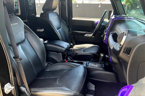 Used 2015 Jeep Wrangler Unlimited Rubicon w/ Connectivity Group image 8