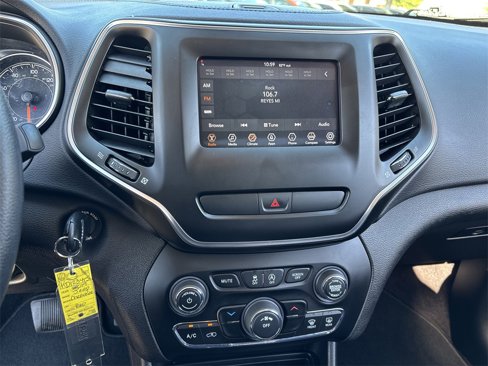 Used 2019 Jeep Cherokee Latitude w/ Popular Appearance Group image 13