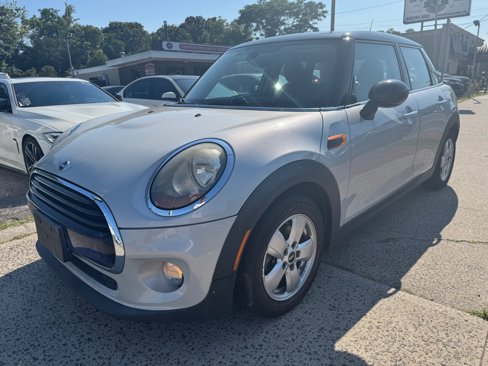 Used 2017 MINI Cooper 4-Door Hardtop image 1