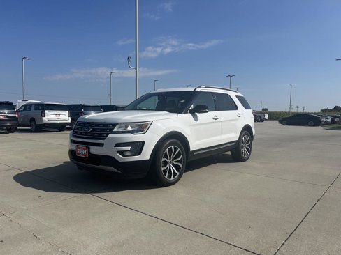 Used 2017 Ford Explorer XLT w/ Equipment Group 202A image 10