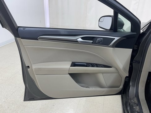 Used 2018 Ford Fusion SE image 15