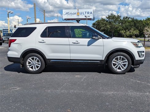 Used 2016 Ford Explorer XLT image 4