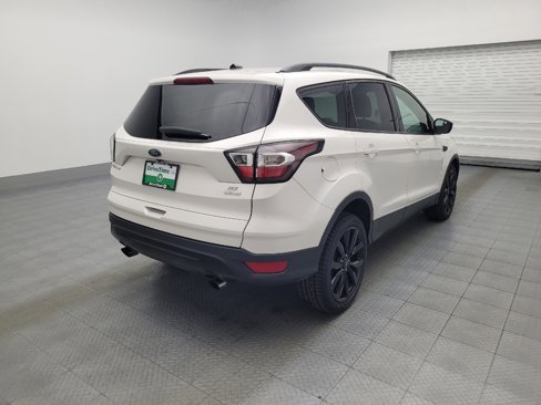 Used 2017 Ford Escape SE w/ SE Sport Appearance Package image 9