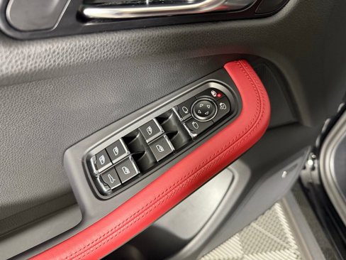 Certified 2021 Porsche Macan S image 27