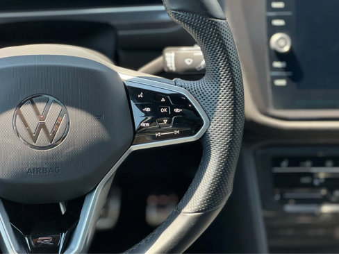 Certified 2022 Volkswagen Tiguan SE R-Line image 29
