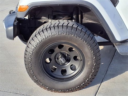 Used 2020 Jeep Wrangler Unlimited Sahara image 24