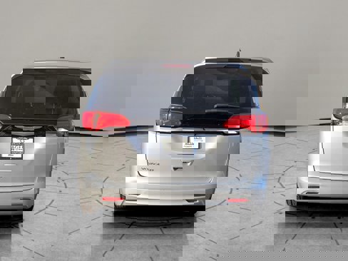 Used 2022 Chrysler Voyager LX image 5