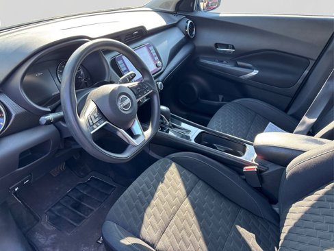 Used 2023 Nissan Kicks SV image 9