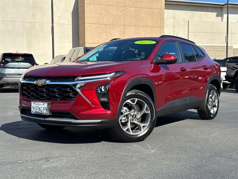 Used 2025 Chevrolet Trax LT image 2