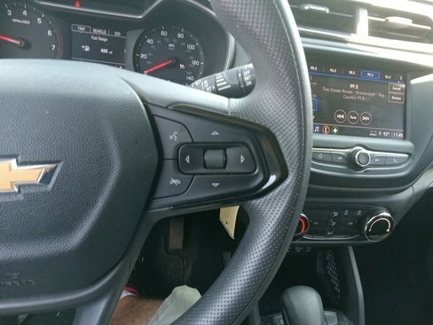 Used 2021 Chevrolet TrailBlazer LS image 31