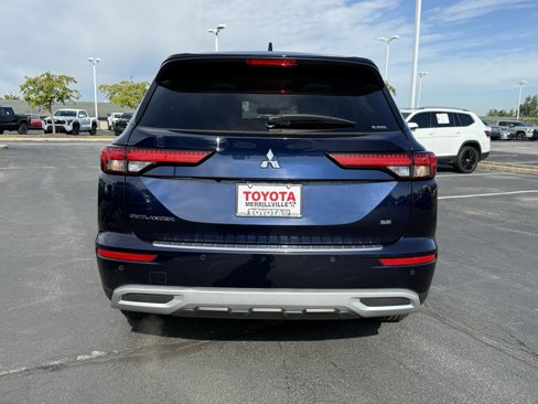 Used 2022 Mitsubishi Outlander SE image 7