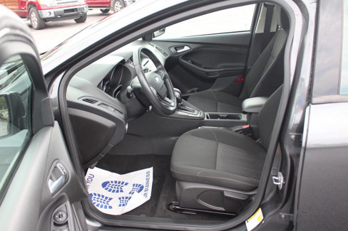 Used 2017 Ford Focus SE w/ Cold Weather Package image 8