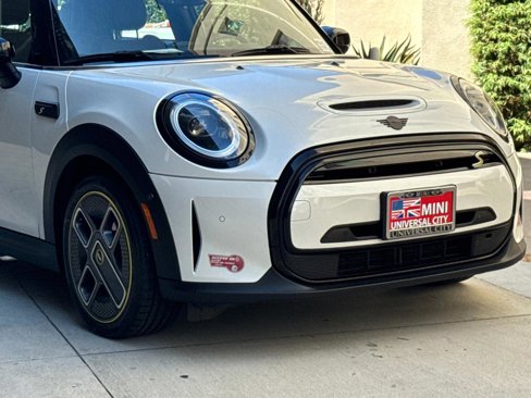 Certified 2024 MINI Cooper SE image 2