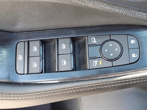 Used 2023 Nissan Rogue SV image 18