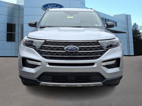 Certified 2022 Ford Explorer XLT w/ Equipment Group 202A image 2
