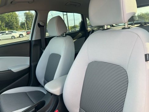 Used 2022 Hyundai Kona SE image 12