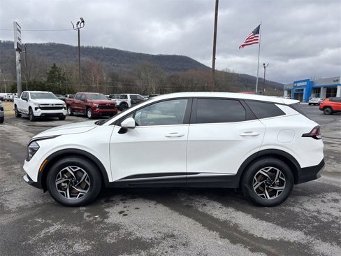 Used 2024 Kia Sportage LX image 9