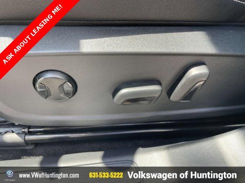 Certified 2025 Volkswagen Jetta SE w/ Sunroof Package image 12