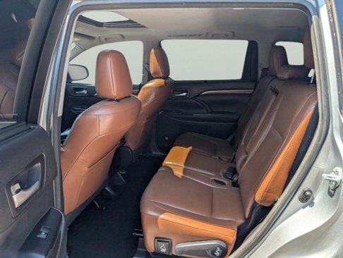 Used 2017 Toyota Highlander Limited image 14