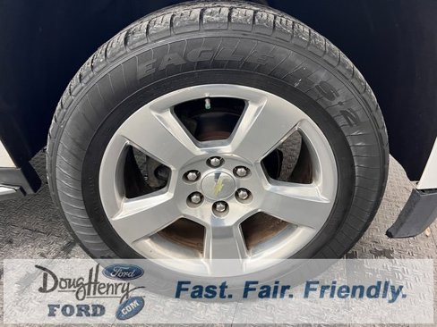 Used 2015 Chevrolet Suburban LTZ image 17