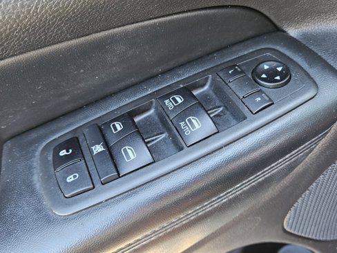 Used 2021 Jeep Grand Cherokee Laredo w/ Security & Convenience Group image 35