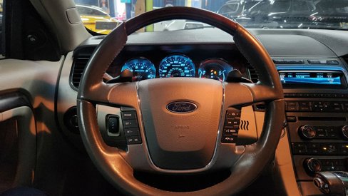 Used 2010 Ford Taurus Limited image 23