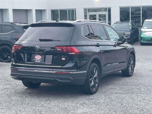 Used 2022 Volkswagen Tiguan SE w/ Panoramic Sunroof Package image 6