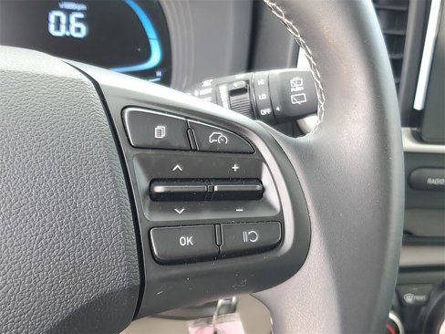 Certified 2023 Hyundai Venue SEL image 17