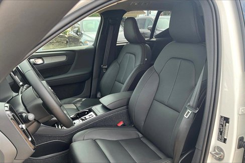 New 2025 Volvo XC40 B5 Plus w/ Protection Package Premier image 13