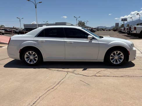 Used 2015 Chrysler 300 Limited image 4