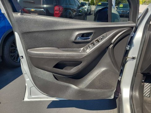 Used 2018 Chevrolet Trax LT w/ LT Convenience Package image 27