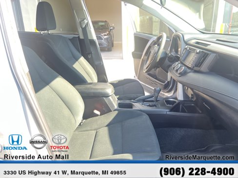 Used 2018 Toyota RAV4 LE image 25