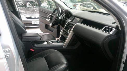 Used 2017 Land Rover Discovery Sport SE image 28