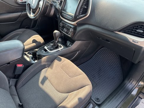 Used 2016 Jeep Cherokee 75th Anniversary image 26