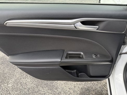 Used 2019 Ford Fusion SE image 15