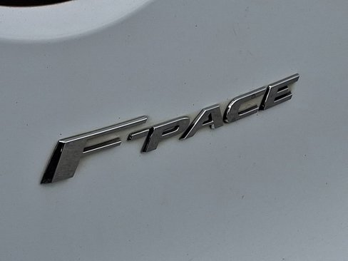 Used 2018 Jaguar F-PACE R-Sport image 31