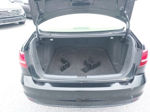 Used 2017 Volkswagen Jetta SE image 17