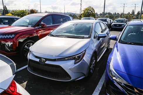 Used 2022 Toyota Corolla LE image 2