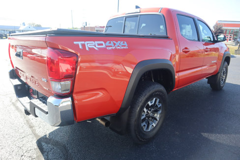 Used 2016 Toyota Tacoma TRD Off-Road image 38