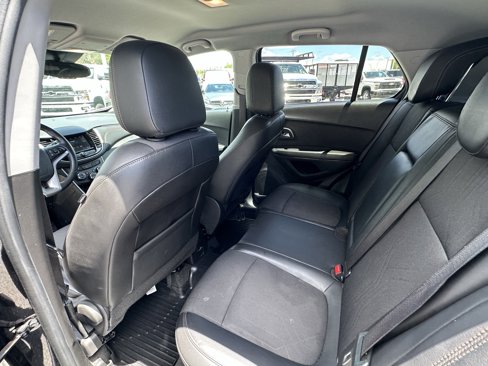 Certified 2022 Chevrolet Trax LT w/ Midnight Edition image 31