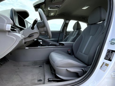 New 2025 Hyundai Elantra SE image 11