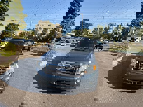 Used 2010 Ford Escape XLT image 5